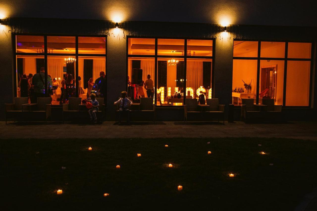 Hotel Art Cafe Nakło nad Notecią Dış mekan fotoğraf