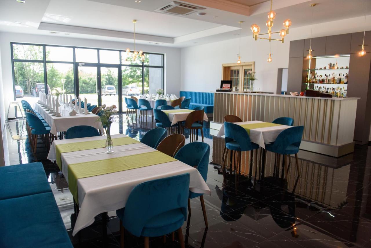 Hotel Art Cafe Nakło nad Notecią Dış mekan fotoğraf